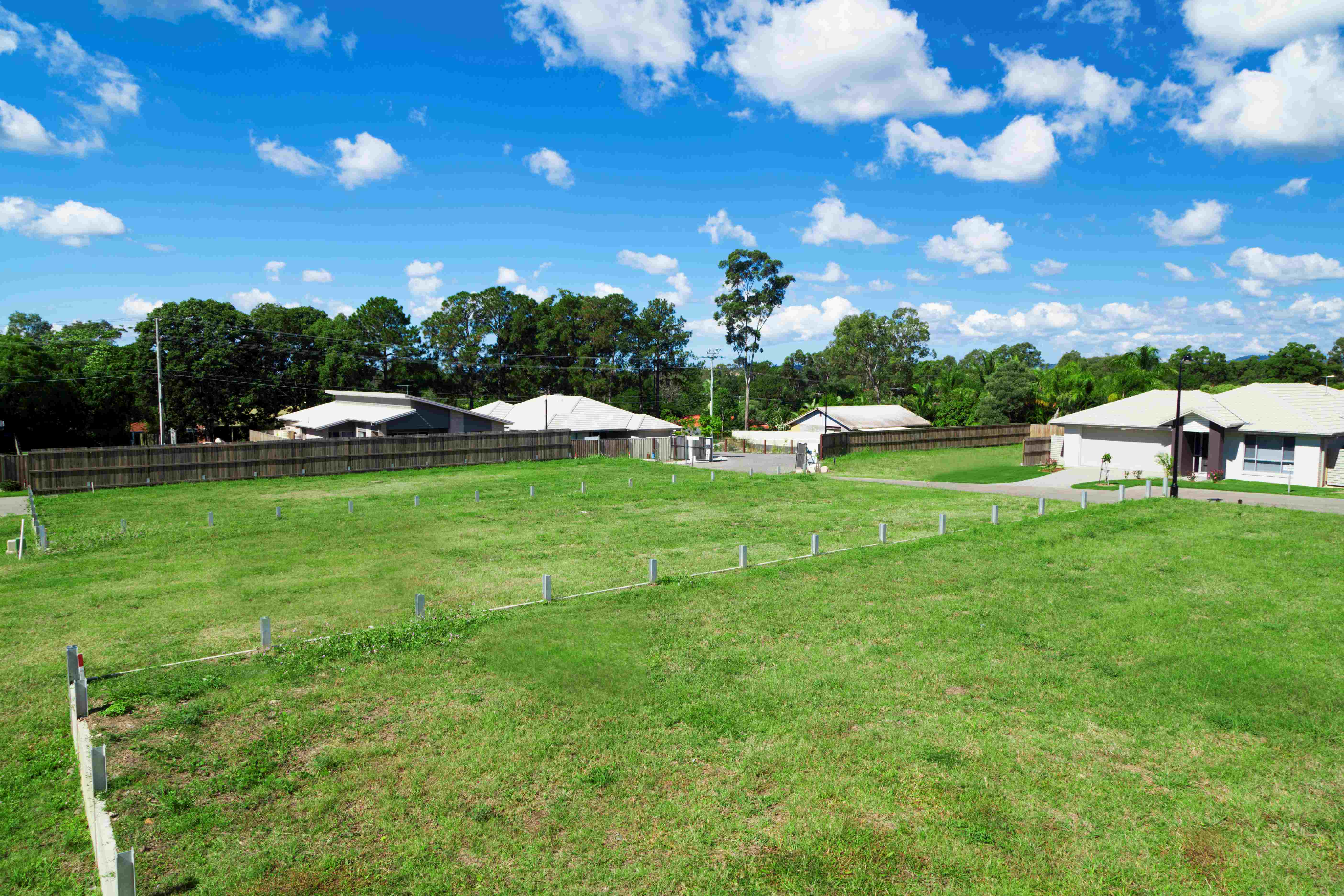 The benefits &amp; key factors of buying vacant land